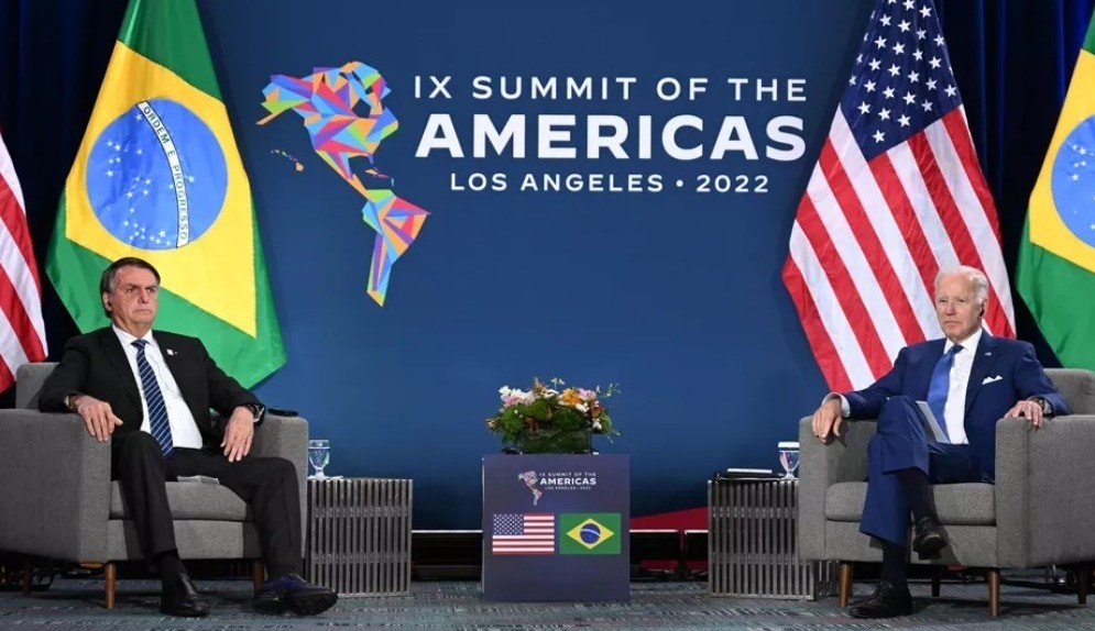 Bolsonaro se confunde e diz ter se encontrado com o ex-presidente Trump