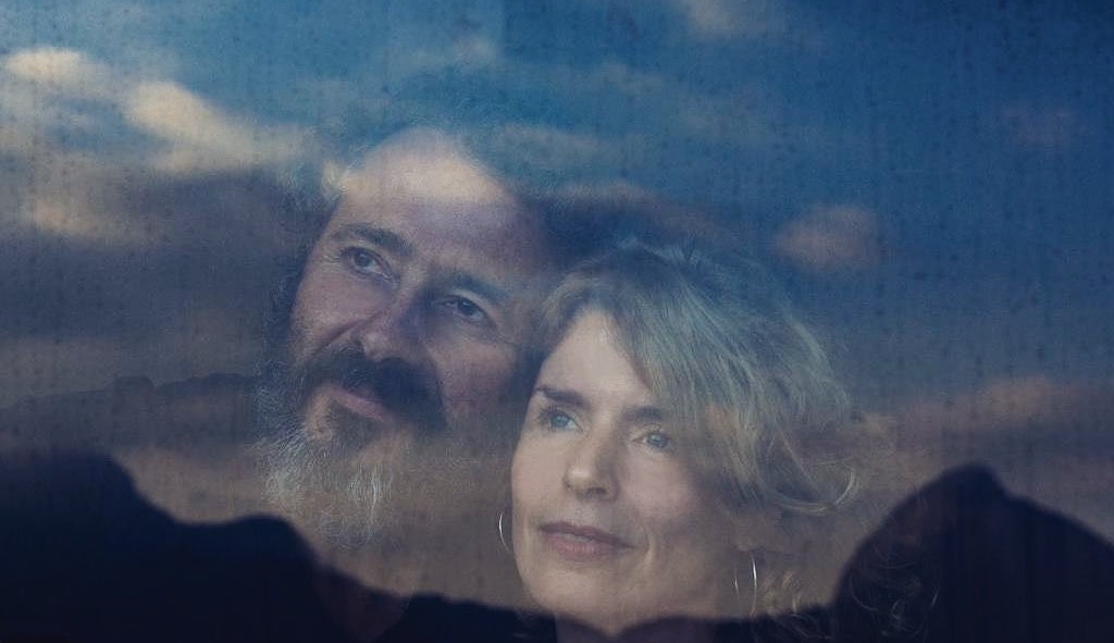 Em clique raro, Marcos Palmeira aparece com sua companheira no Dia dos Namorados