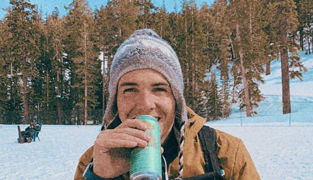 Ex de Manu Gavassi viaja com bailarina do Faustão