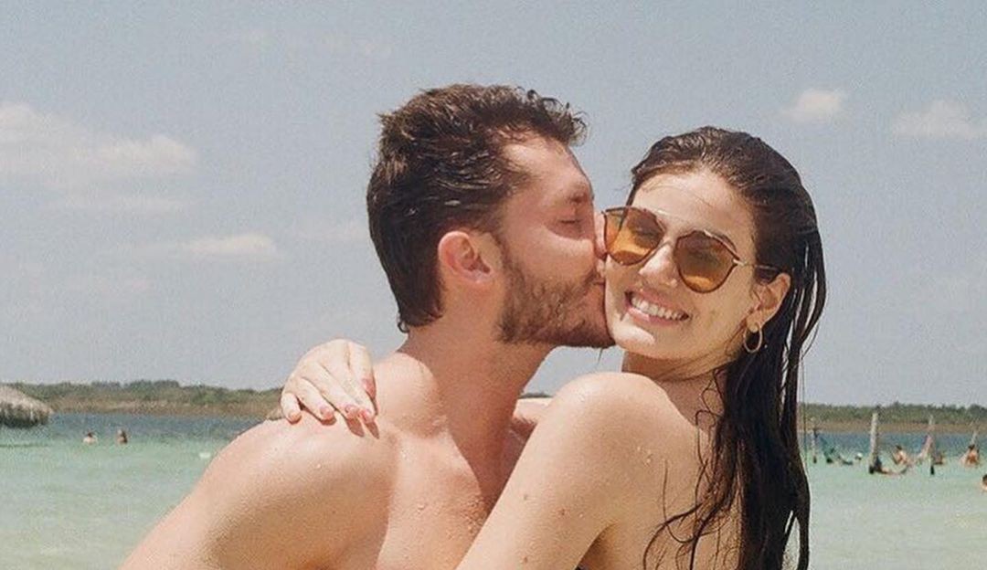 Cleber Toledo comemora seus 36 anos e recebe homenagem de Camila Queiroz