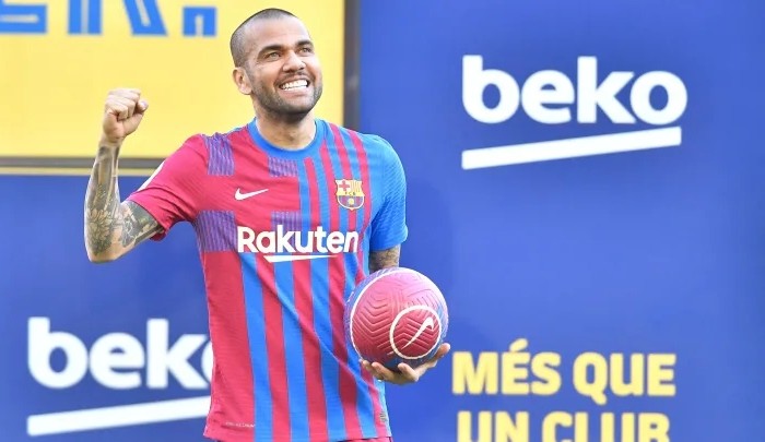 Daniel Alves deixara o Barcelona