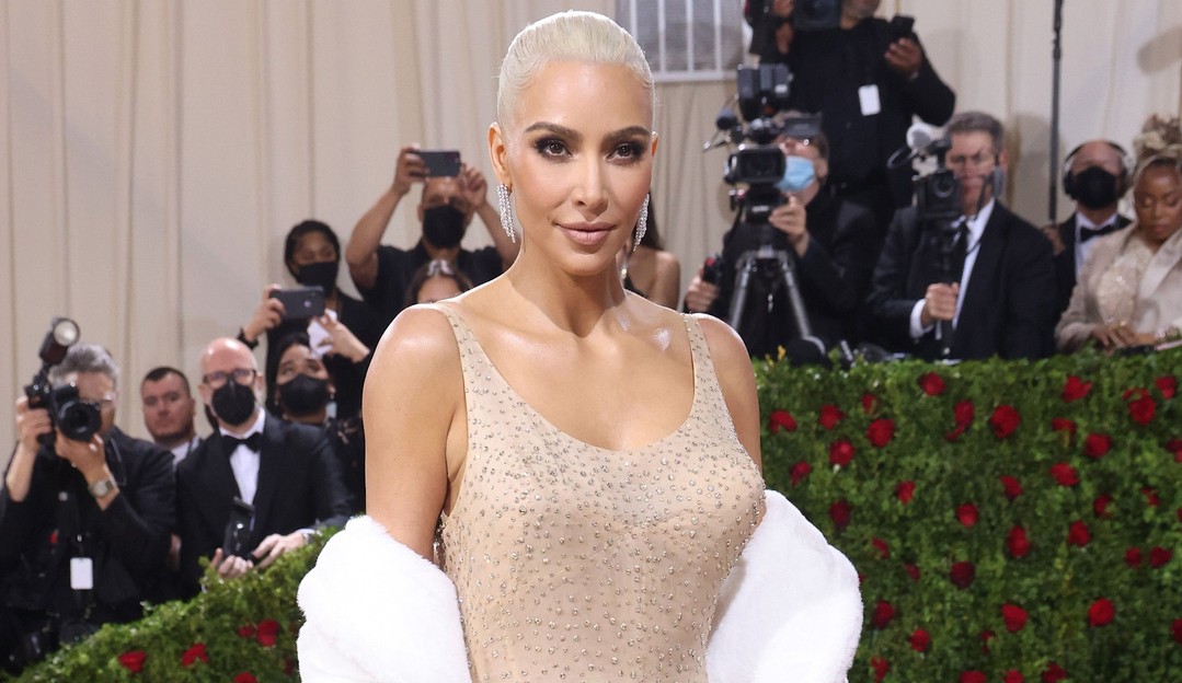 Vestido de Marilyn Monroe usado por Kim Kardashian aparece danificado