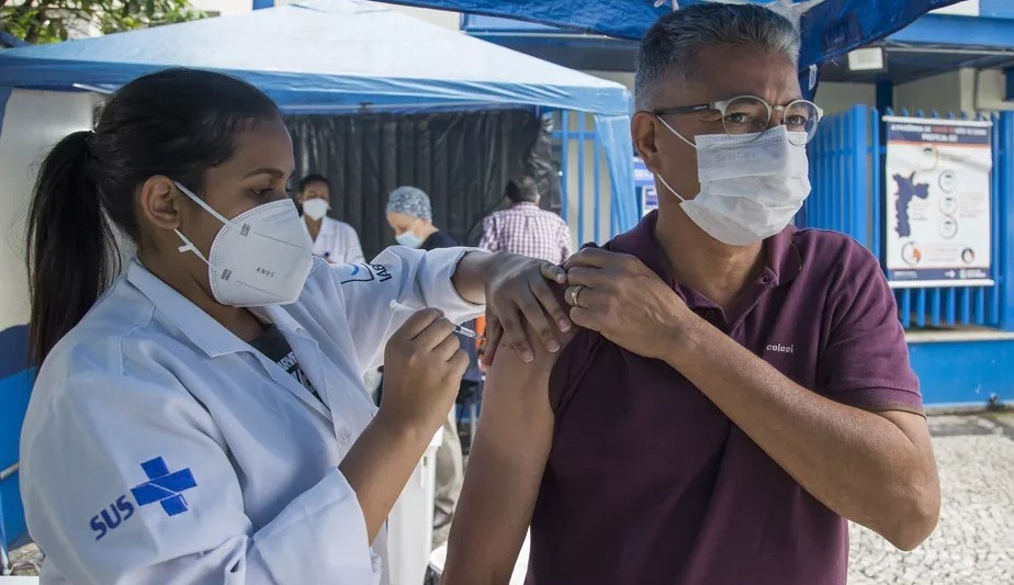 Quarta dose para pessoas a partir de 40 anos será liberada na próxima segunda-feira, porém a vacinação segue em baixa