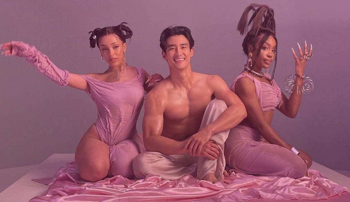 Recorde: “Kiss Me More” faz história mais de um ano após o lançamento