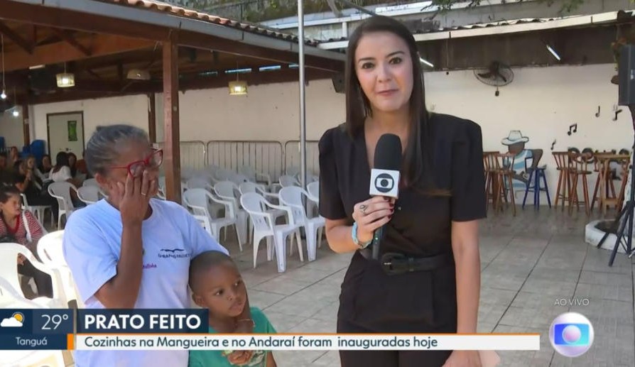 Repórter se emociona durante entrevista com mulher que passa fome