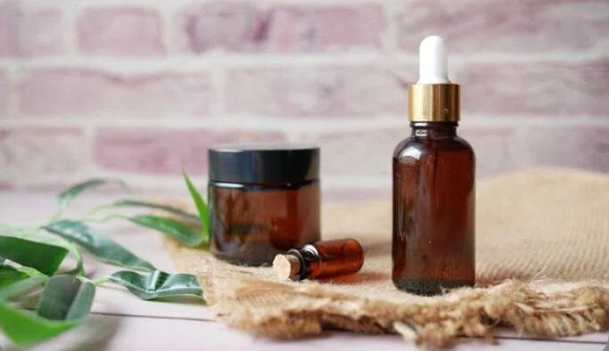 Aprenda a combater e tratar queda de cabelo usando óleos essenciais