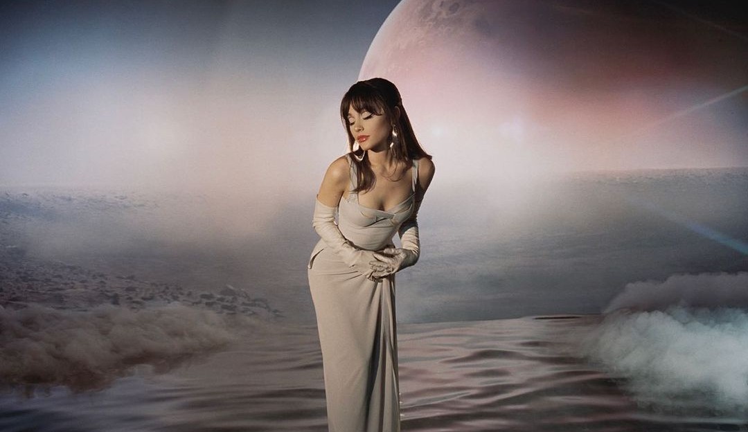 Ariana Grande celebra 29 anos com carreira extensa no mundo da música