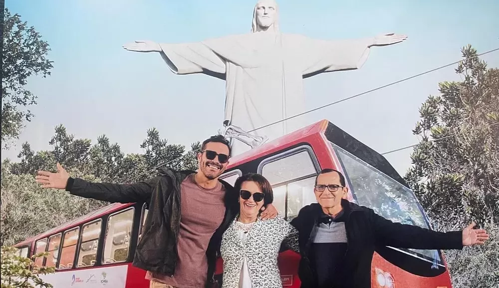 Militar encontrado em apartamento sujo de sangue após assassinar ex sogros