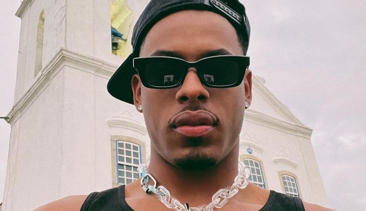 Paulo André marca presença no Arraiá de Neymar