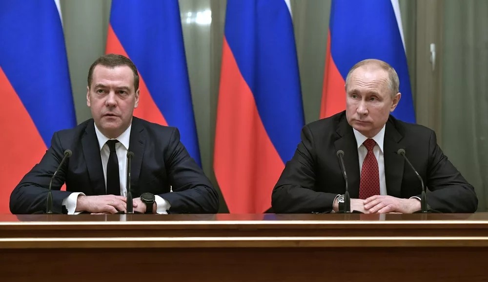 Dmitry Medvedev ameaça começar uma “Terceira Guerra Mundial”, caso a Crimeia seja invadida