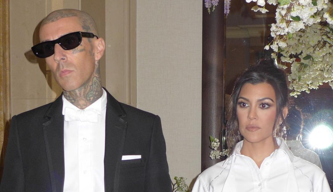 Travis Barker é hospitalizado após tweet em que pede ajuda a Deus