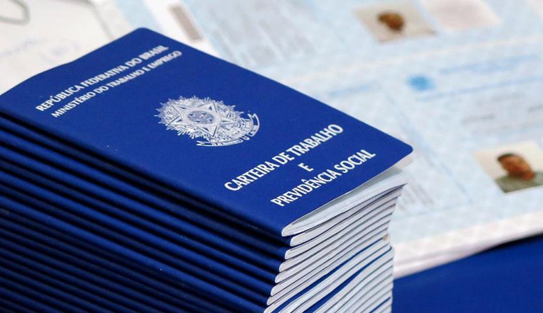 Taxa de desemprego cai para 9,8 %, sendo a menor taxa para o período desde 2015