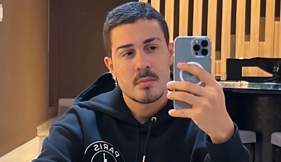 Carlinhos Maia se revolta ao receber garrafada em show de Ludmilla