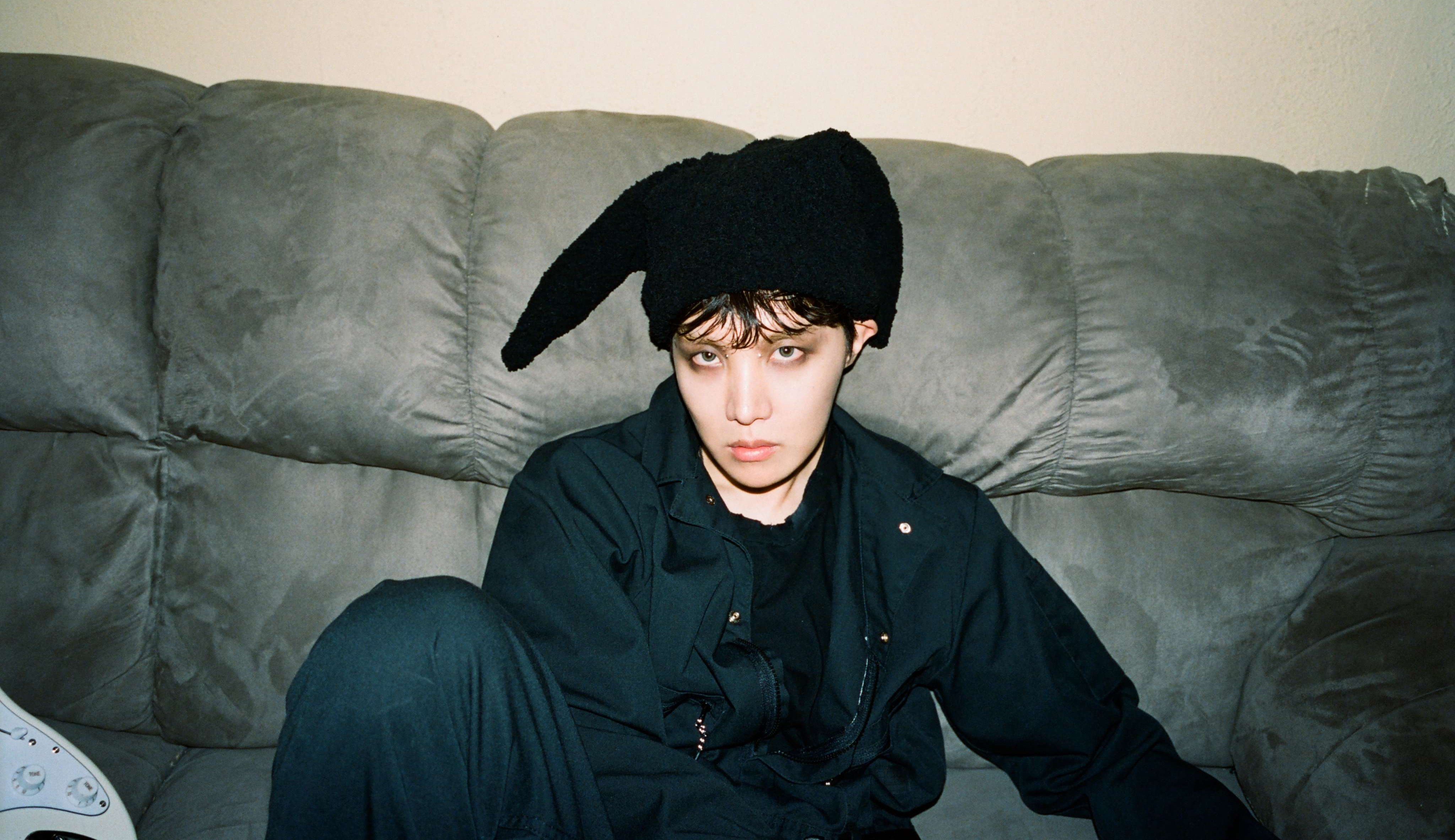 Após hiato do BTS, J-Hope inicia Era solo com o single “MORE”