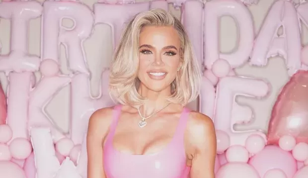 Khloe Kardashian abre o álbum de fotos de sua festa de aniversário de 38 anos
