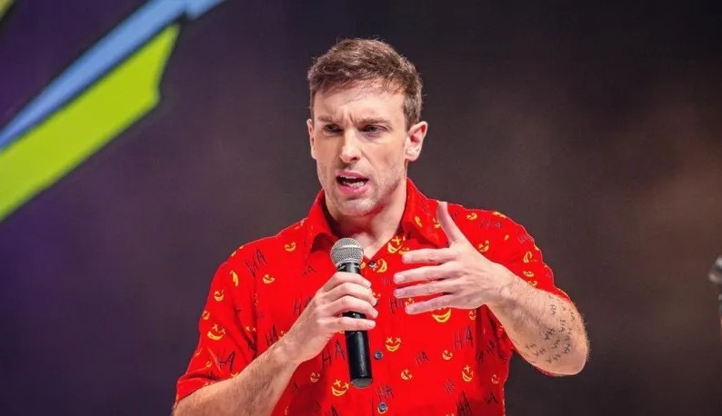 Leo Lins é demitido do SBT e passa por críticas após piada sobre uma criança com hidrocefalia