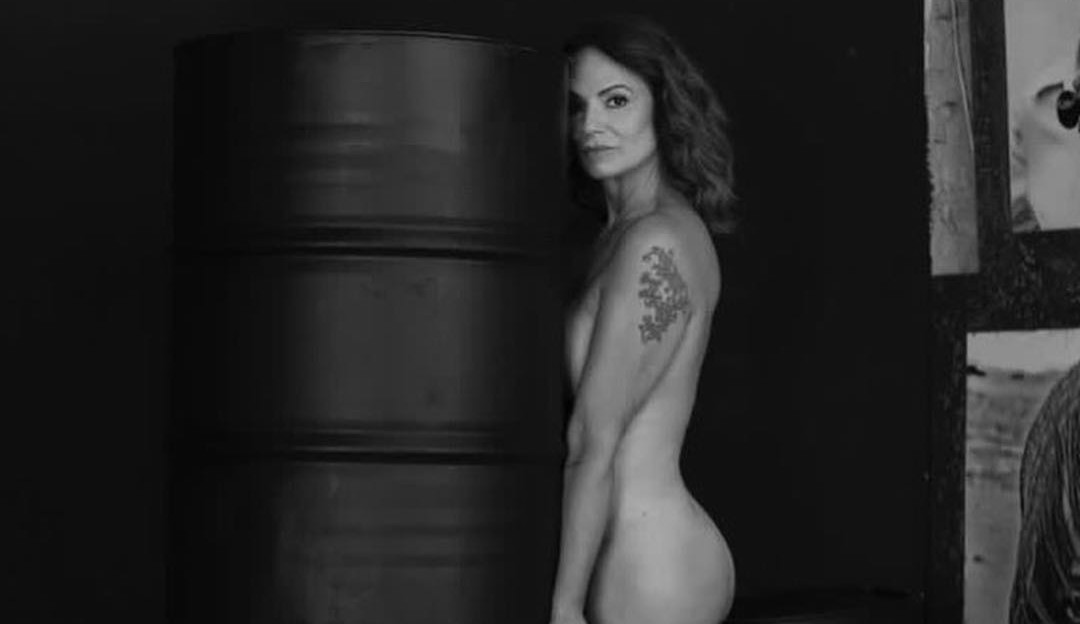Luiza Brunet faz ensaio nua e bomba na web