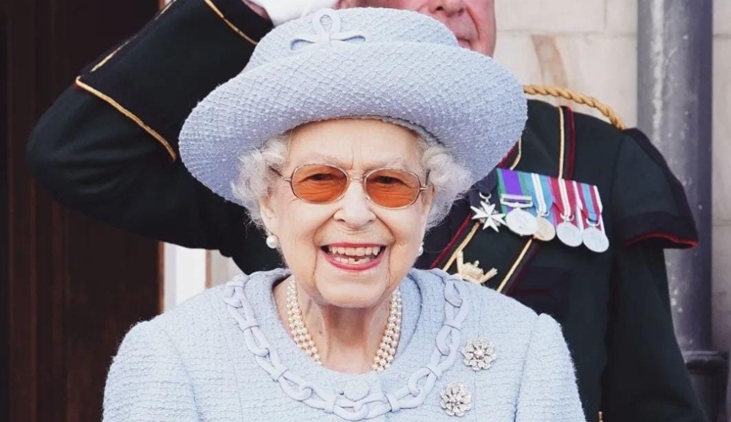 Rainha Elizabeth não tirou foto com filha de Harry e Meghan por conta de olhos vermelhos