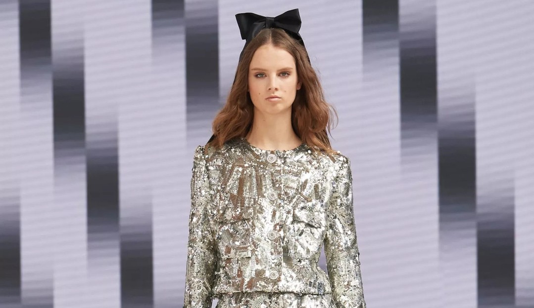 Laço da Chanel se destaca como acessório da temporada