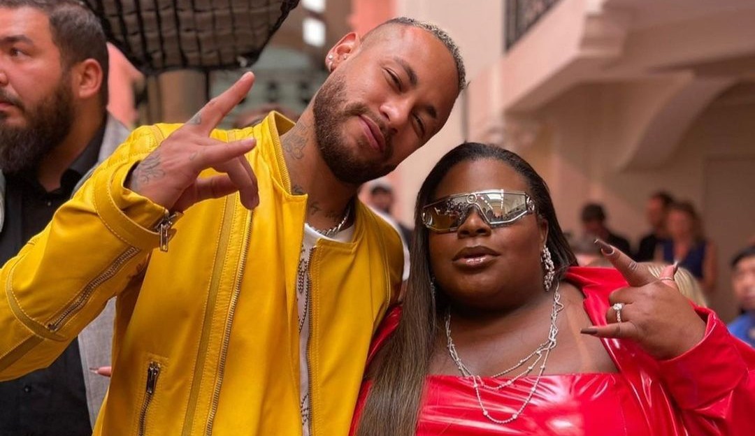 Jojo Todynho encontra Neymar e Maluma em desfile em Paris e fala sobre representatividade na passarela