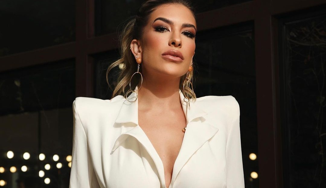 Lore Improta assume que diminuiu volume na sunga de Leo Santana: “No Photoshop”