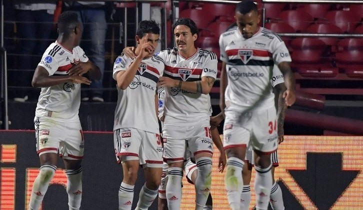 São Paulo vence com goleada e vai as quartas da Sul-Americana