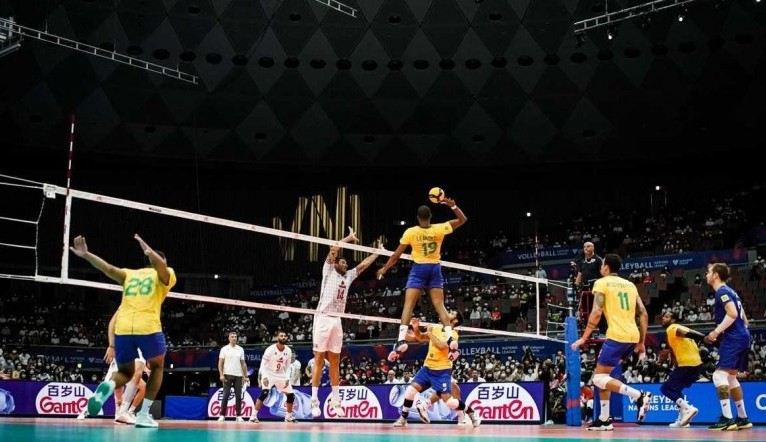 Brasil é derrotado pela França na Liga das Nações de vôlei masculino