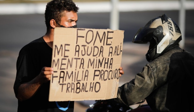 Brasileiros vendem seus bens para conseguir se alimentar