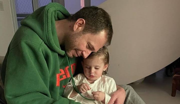 Tiago Leifert fala sobre o diagnóstico de câncer da filha