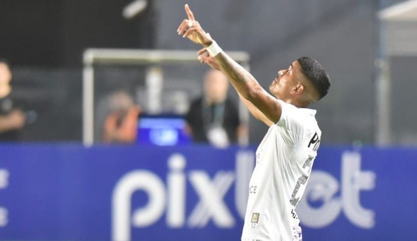 Santos vence Atlético-GO, com gol de Lucas Barbosa