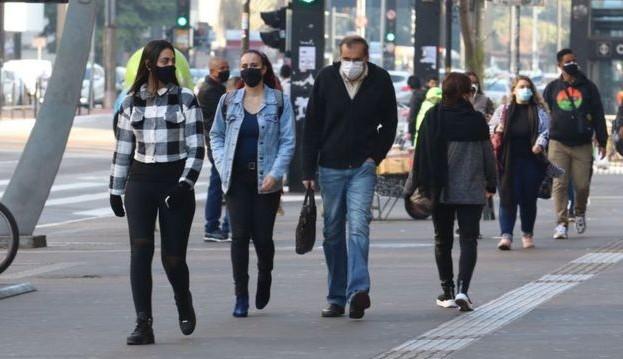 Dias de quentes em pleno inverno chegam ao fim no Brasil