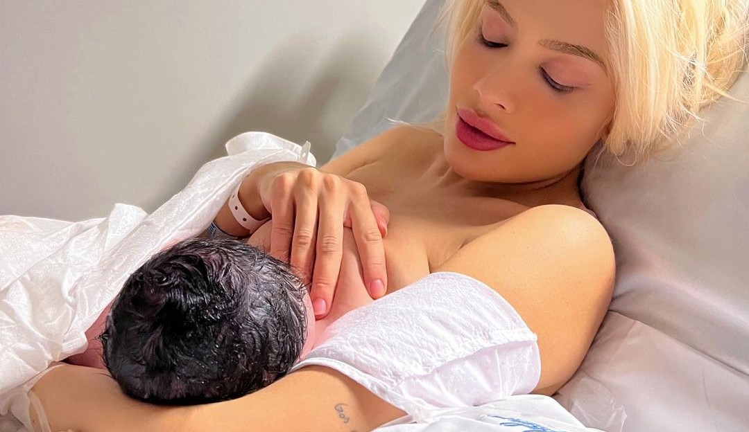 Karoline Lima publica primeira foto ao lado de Cecília, filha da influenciadora com Éder Militão