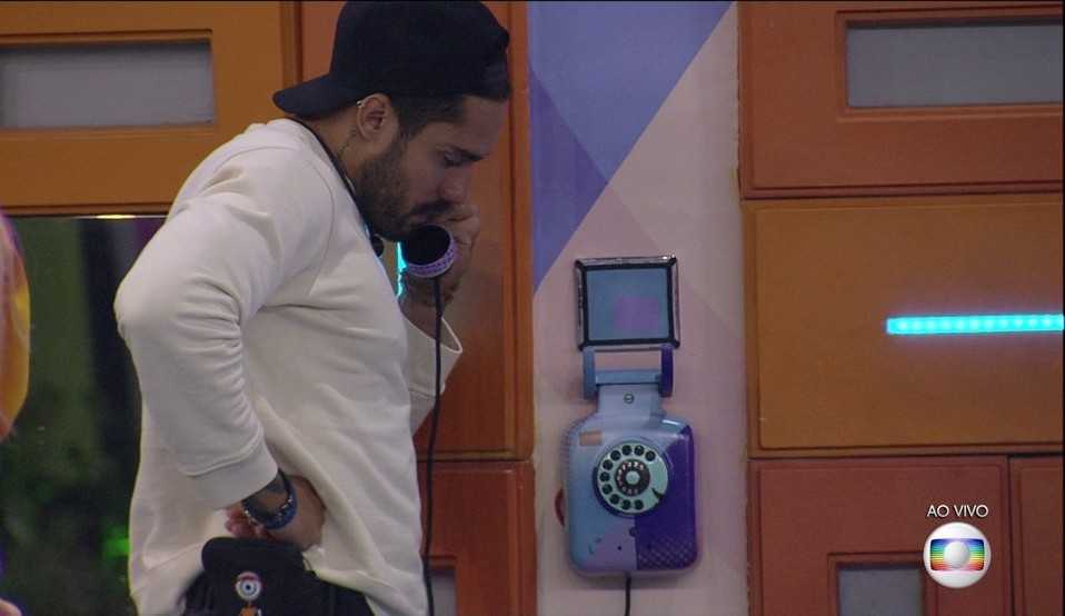 BBB 21: Arcrebiano atende o Big Fone, imuniza Juliette e indica Thaís para o paredão