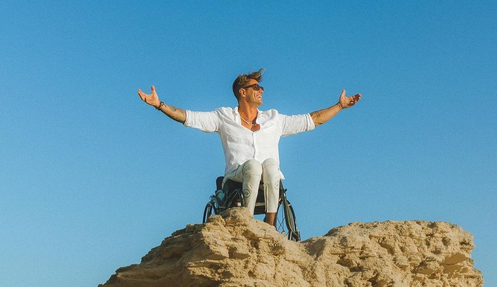 Fernando Fernandes recebe homenagem de Tadeu Schimidt após final do No limite