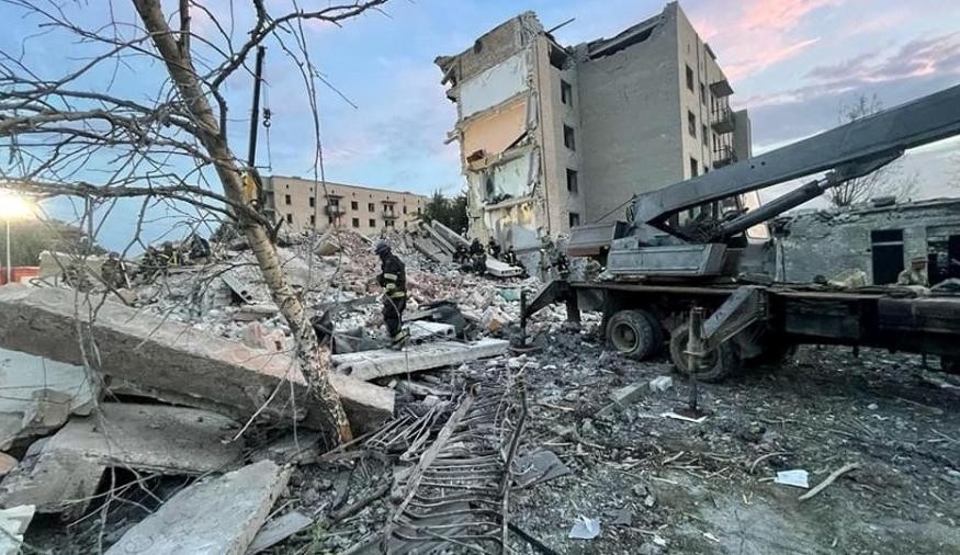 Bombardeiro russo em prédio no leste da Ucrânia deixa 26 mortos