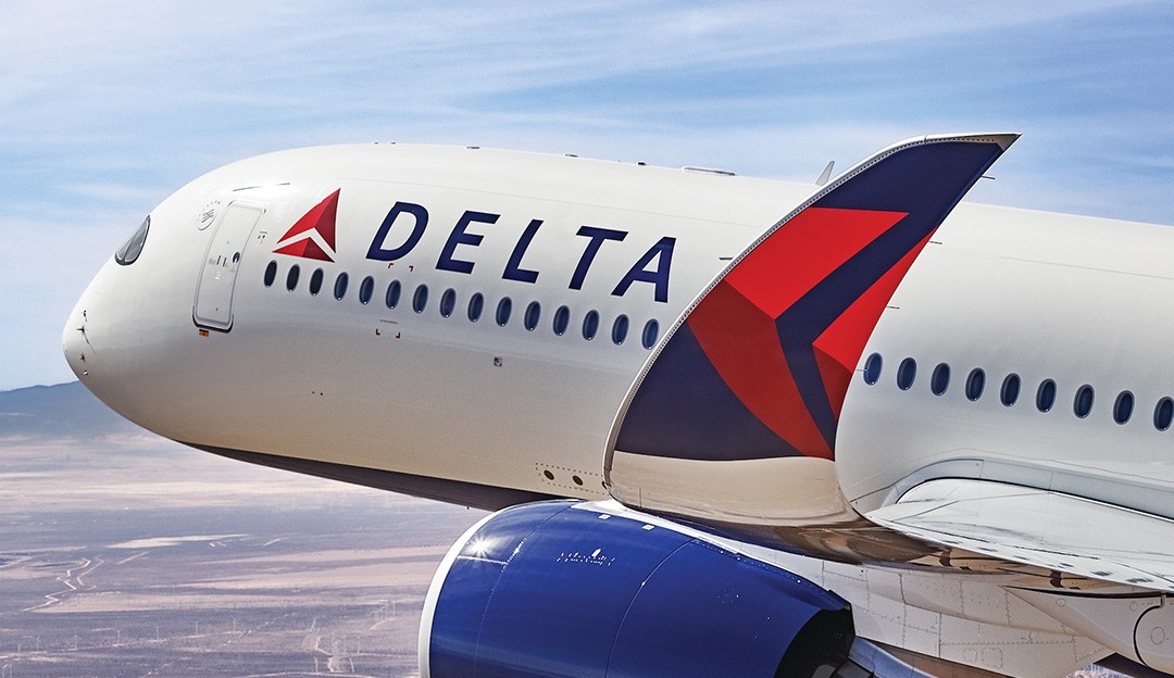 Passageiro brasileiro agride comissária e avião faz pouso forçado