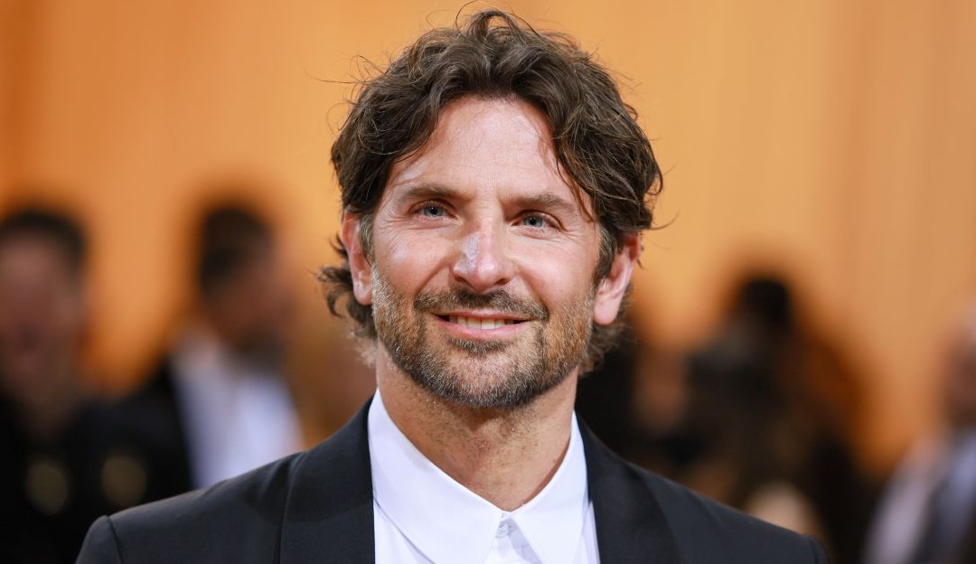 Bradley Cooper está namorando assessora de Hillary Clinton