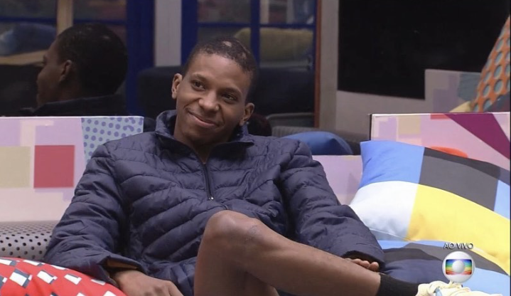 Lucas Penteado deixa o BBB 21 depois de ficar com Gil e ser acusado de usar o brother; Entenda o caso