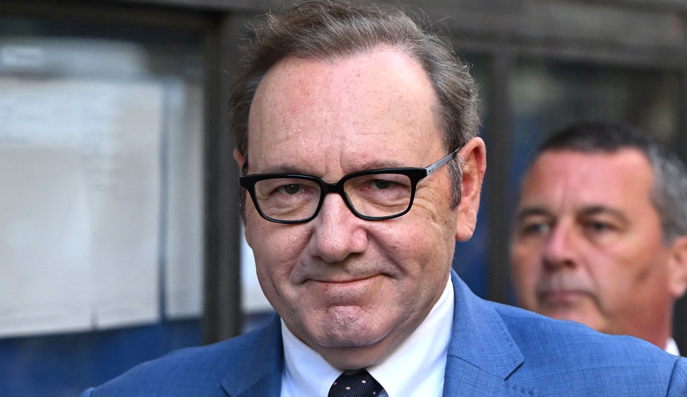Kevin Spacey se declara inocente das acusações de agressão sexual, em tribunal no Reino Unido