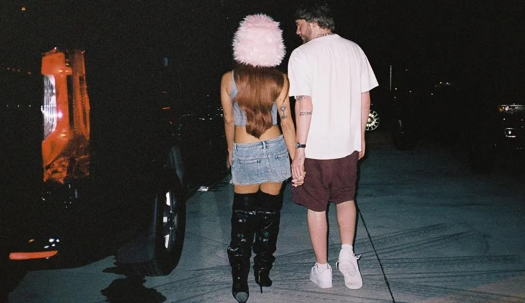 Anitta publica foto romântica com noivo Murda Beatz no Instagram