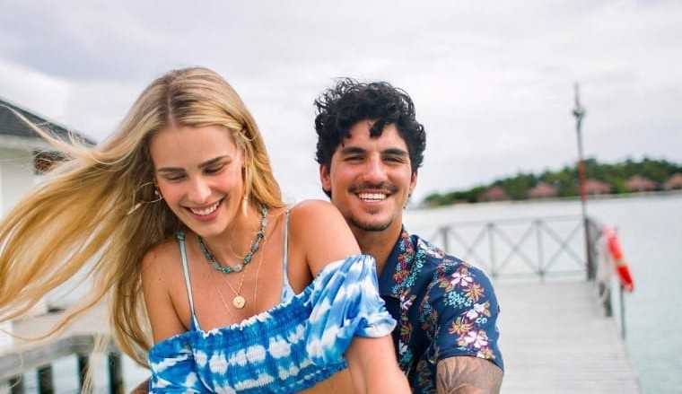 Yasmin Brunet mostra aliança de casamento com Gabriel Medina