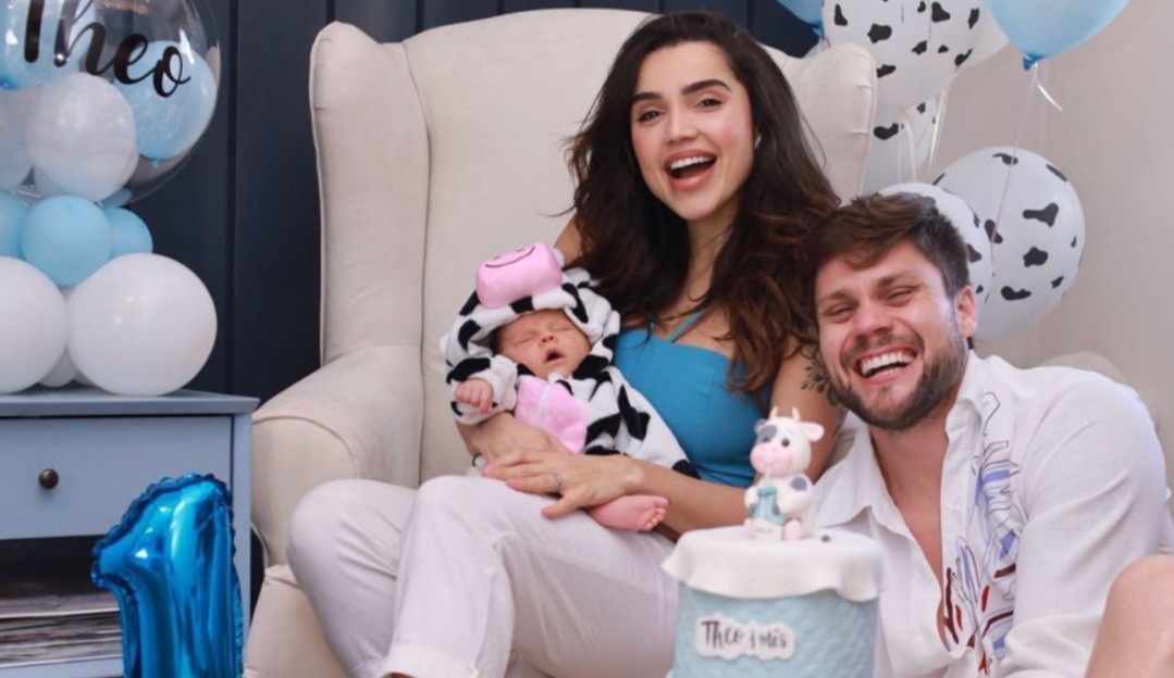 Paula Amorim e Breno Simões celebram 1º mesversário do filho Theo