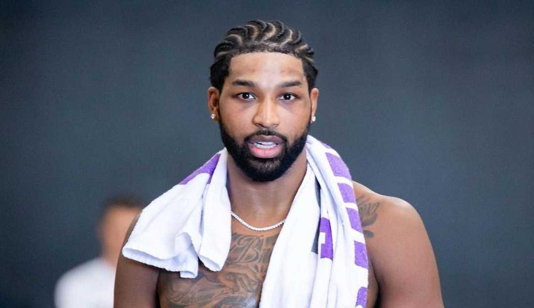 Esperando um segundo filho com Khloé Kardashian, Tristan Thompson é visto de mãos dadas com mulher misteriosa na Grécia