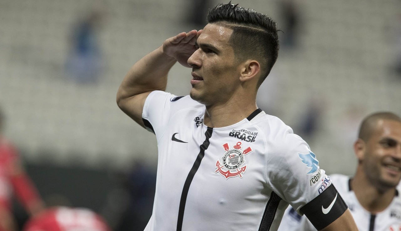 Corinthians anuncia a contratação do zagueiro Balbuena
