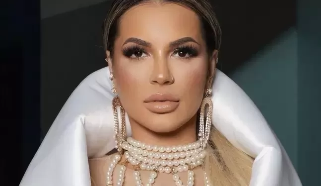 Deolane Bezerra se assusta ao saber que filho tomou pílula do dia seguinte