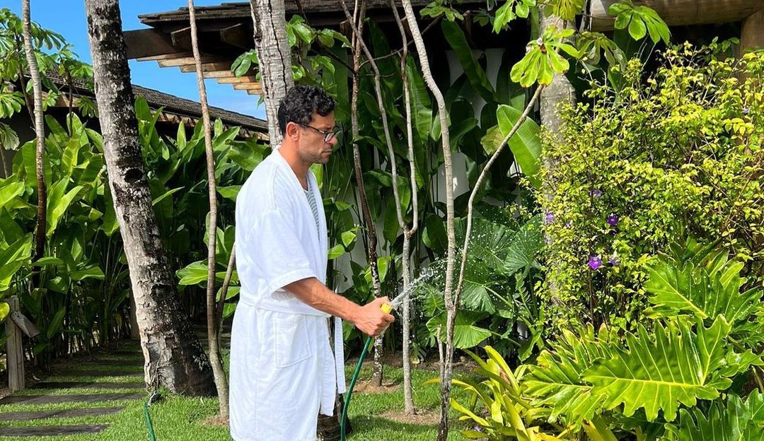Ex jogador Fred, posta foto curtindo a aposentadoria