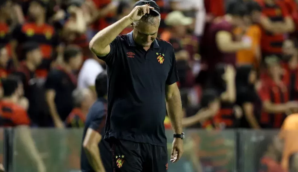 Saída do técnico Lisca do Sport foi movida por polêmicas
