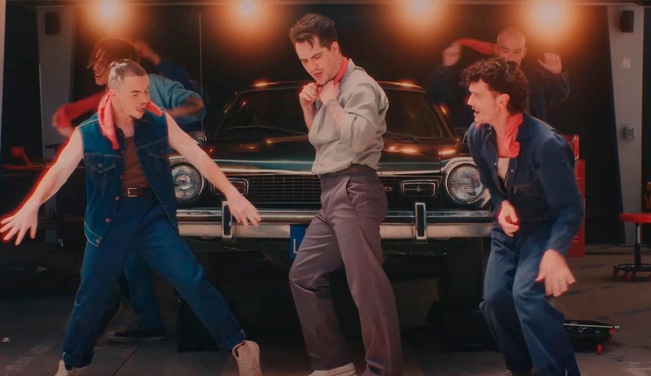 Panic! At The Disco lança novo clipe com referências aos anos 70