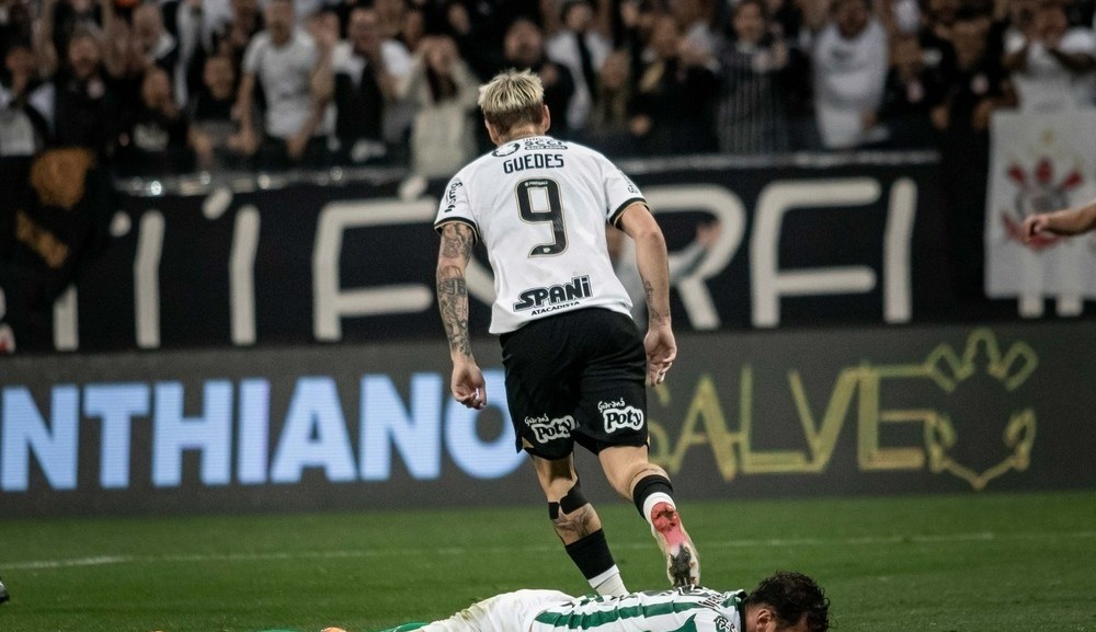 Corinthians vence o Coritiba em casa e retoma a vice-liderança do Brasileirão