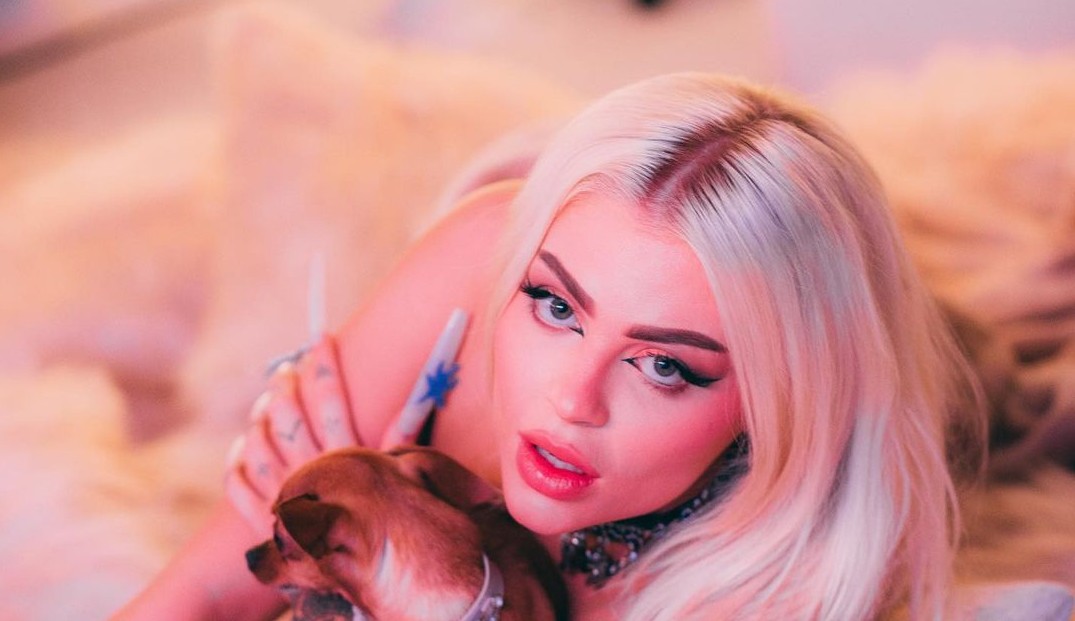 Luísa Sonza enlouquece os fãs com foto nua e marquinha amostra